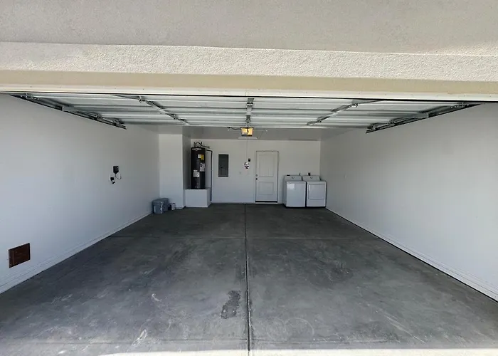 Prime Location Near Hospital & Restaurants *